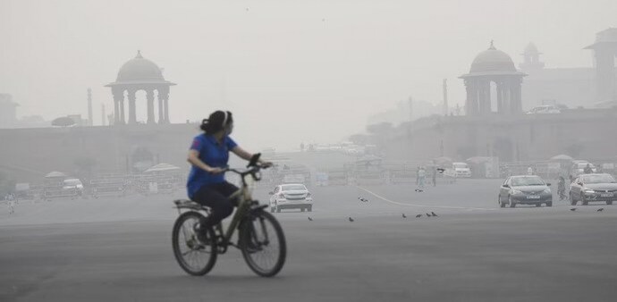 This comes after Delhi on Saturday had an overall air quality index (AQI) of 413, triggering several health problems among Delhiites. This comes after Delhi on Saturday had an overall air quality index (AQI) of 413, triggering several health problems among Delhiites.
