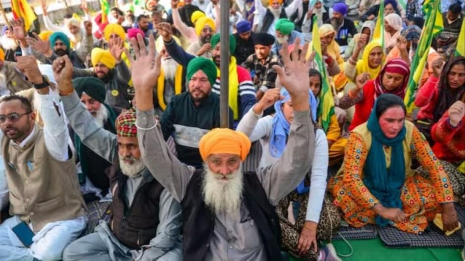 Punjab, Chandigarh, and Haryana police have sealed interstate barriers to prevent farmers from entering Chandigarh Punjab, Chandigarh, and Haryana police have sealed interstate barriers to prevent farmers from entering Chandigarh