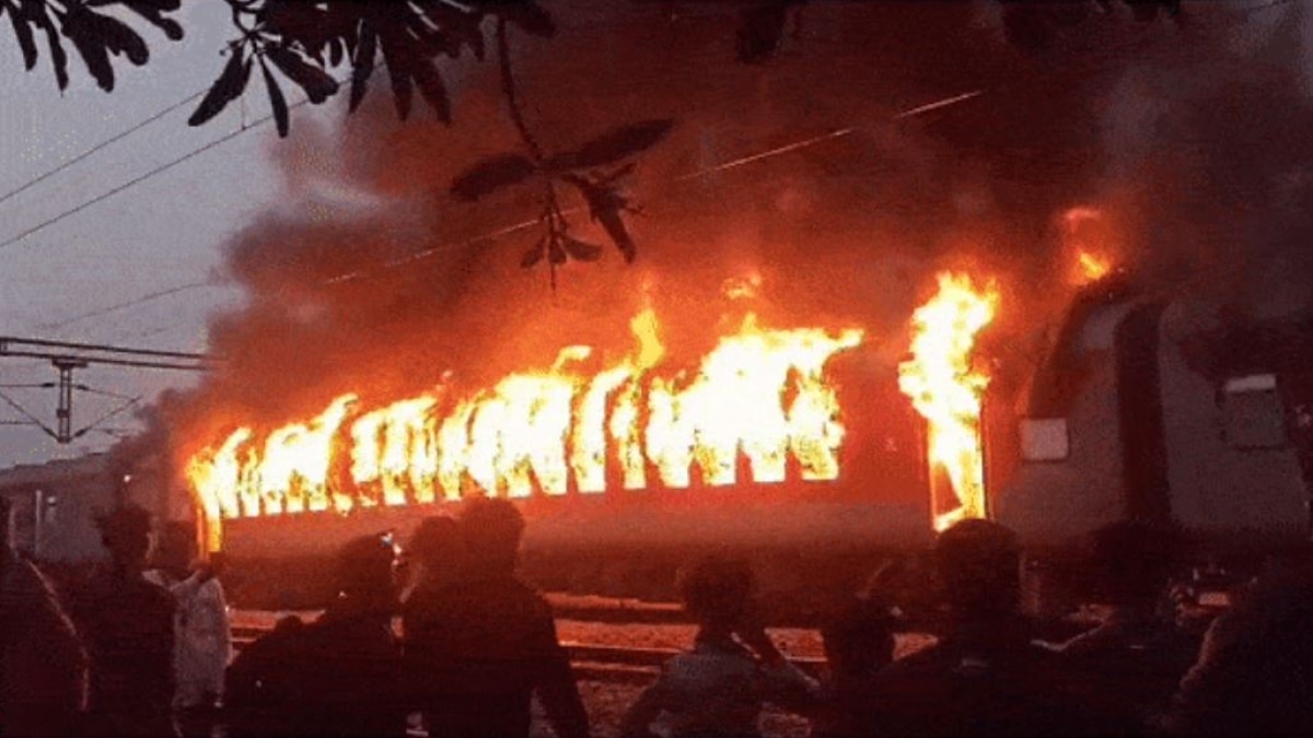 New Delhi-Darbhanga Superfast Express catches fire in UP's Etawah