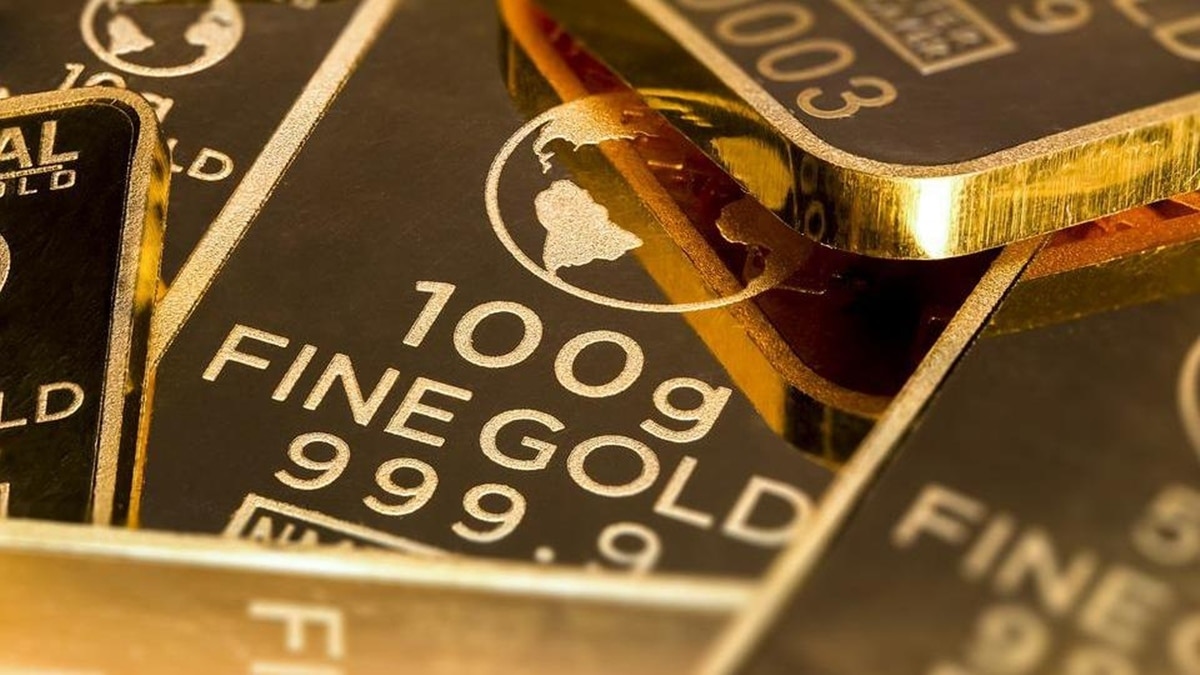 Gold and silver prices today: Gold holds steady near key $2,000 level 