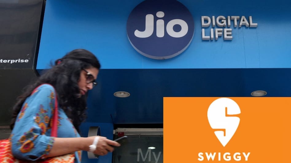 As an added bonus during the festive season, users who recharge with the Jio-Swiggy bundled plan will receive Rs 50 cashback as well. As an added bonus during the festive season, users who recharge with the Jio-Swiggy bundled plan will receive Rs 50 cashback as well.