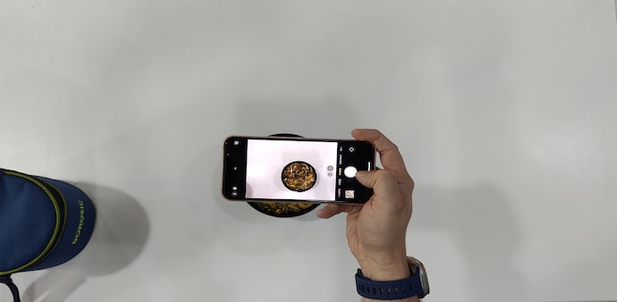 Just capture an image of your meal from your phone's lock screen, and let Snap handle the rest later. Just capture an image of your meal from your phone's lock screen, and let Snap handle the rest later.