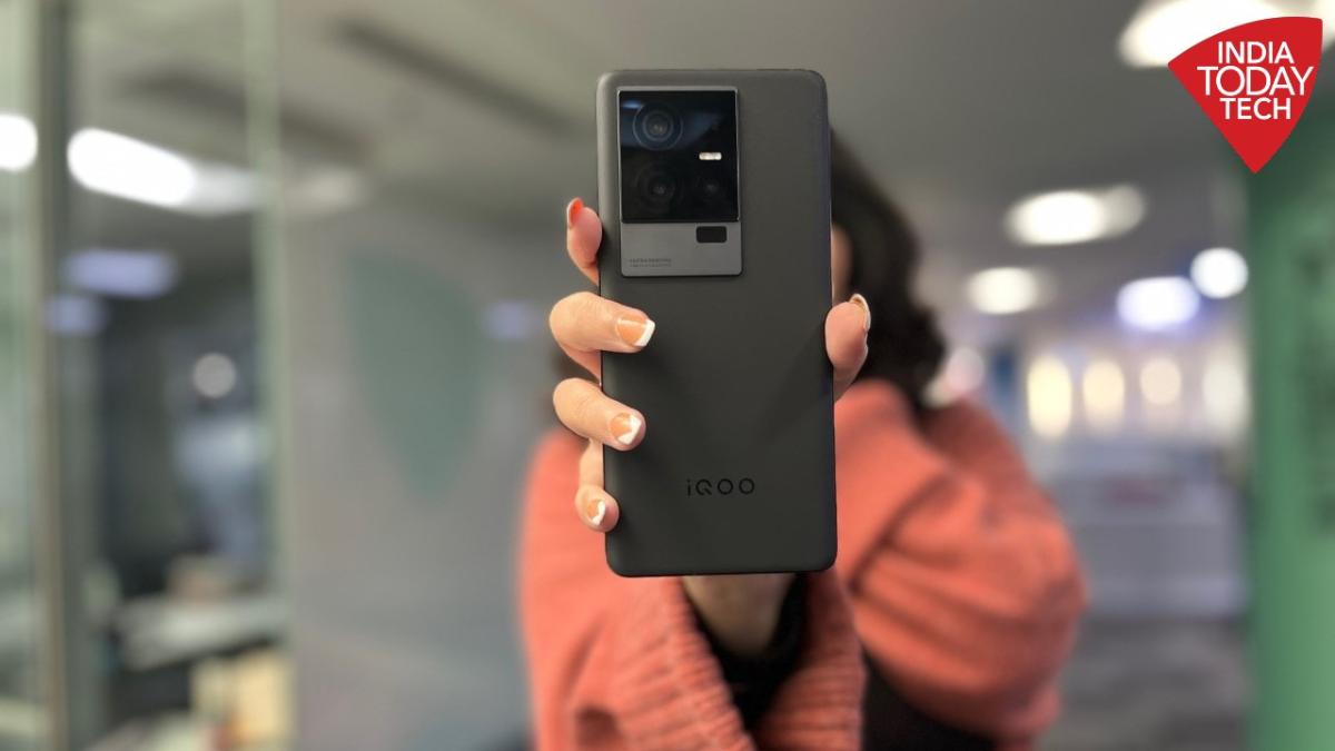iQoo 11 5G is available for less than Rs 50,000 and you can get free earbuds with it, here is what you need to do