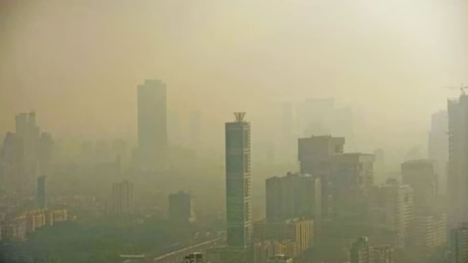 Mumbai's air quality has dropped significantly in the last few weeks. Mumbai's air quality has dropped significantly in the last few weeks.