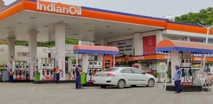 In Delhi, petrol price stands at Rs 96.72 per litre, while diesel is being sold at Rs 89.62 per litre. In Delhi, petrol price stands at Rs 96.72 per litre, while diesel is being sold at Rs 89.62 per litre.