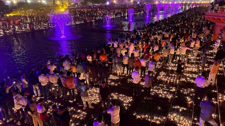 After Guinness Book of World Records representatives, who used drones to count the lamps, announced the title of the world record, Ayodhya erupted with the chants of 'Jai Shri Ram' After Guinness Book of World Records representatives, who used drones to count the lamps, announced the title of the world record, Ayodhya erupted with the chants of 'Jai Shri Ram'