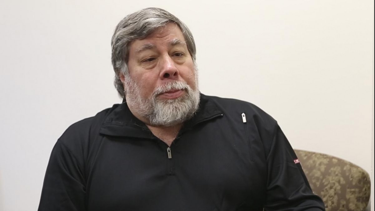 After leaving Apple in 1985, Wozniak became involved in various philanthropic activities and educational initiatives. After leaving Apple in 1985, Wozniak became involved in various philanthropic activities and educational initiatives.