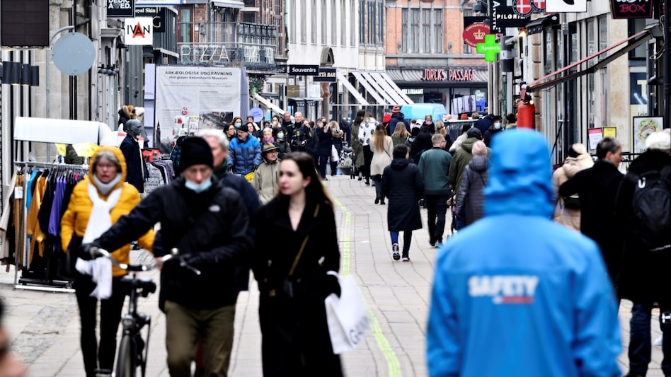 Citizens from countries with a visa requirement still need a visitor’s visa. Citizens from countries with a visa requirement still need a visitor’s visa.