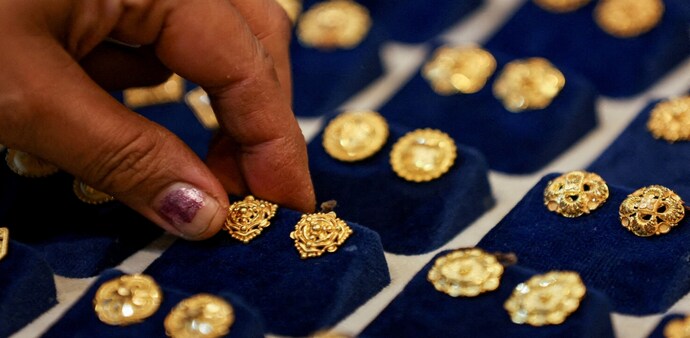 Kalyan Jewellers Q2: The firm reported a consolidated net profit of Rs 134.87 crore in the September quarter compared with Rs 105.92 crore in the corresponding quarter last year. Kalyan Jewellers Q2: The firm reported a consolidated net profit of Rs 134.87 crore in the September quarter compared with Rs 105.92 crore in the corresponding quarter last year.
