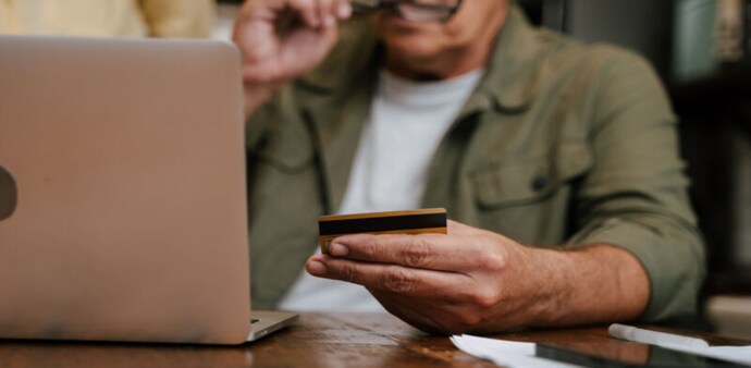 The fraudster contended that a SIM card registered under the executive's name was misused for disseminating illegal advertisements. The fraudster contended that a SIM card registered under the executive's name was misused for disseminating illegal advertisements.