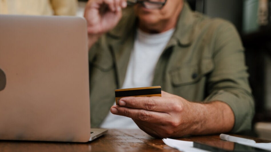 The fraudster contended that a SIM card registered under the executive's name was misused for disseminating illegal advertisements. The fraudster contended that a SIM card registered under the executive's name was misused for disseminating illegal advertisements.