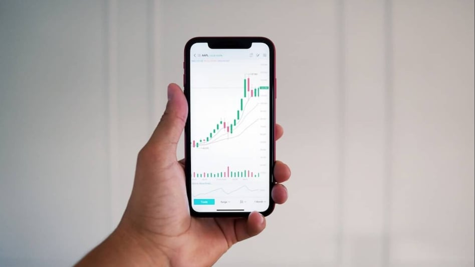A total of 3,883 shares were traded on BSE on Friday, of which 2,443 settled with gains. 1,317 stocks ended the session with cuts while 123 shares remained unchanged. A total of 3,883 shares were traded on BSE on Friday, of which 2,443 settled with gains. 1,317 stocks ended the session with cuts while 123 shares remained unchanged.