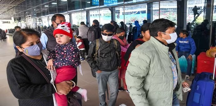 On Saturday, India reported 752 new infections, marking the highest daily count since May 21. Four deaths were also recorded, bringing the nationwide death toll to 5,33,333. On Saturday, India reported 752 new infections, marking the highest daily count since May 21. Four deaths were also recorded, bringing the nationwide death toll to 5,33,333.