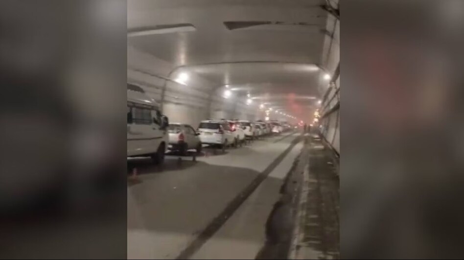 The National Highway connecting Manali and Keylong, a crucial artery for accessing Rohtang Pass and the iconic Atal Tunnel, has become a parking lot. The National Highway connecting Manali and Keylong, a crucial artery for accessing Rohtang Pass and the iconic Atal Tunnel, has become a parking lot.