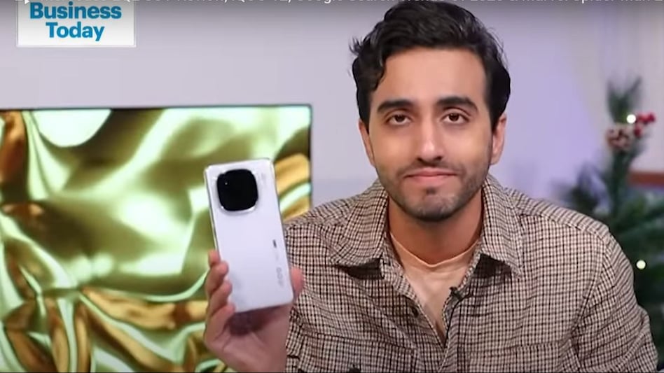 iQOO 12 5G is launched at a starting price of Rs 52,999 in India iQOO 12 5G is launched at a starting price of Rs 52,999 in India