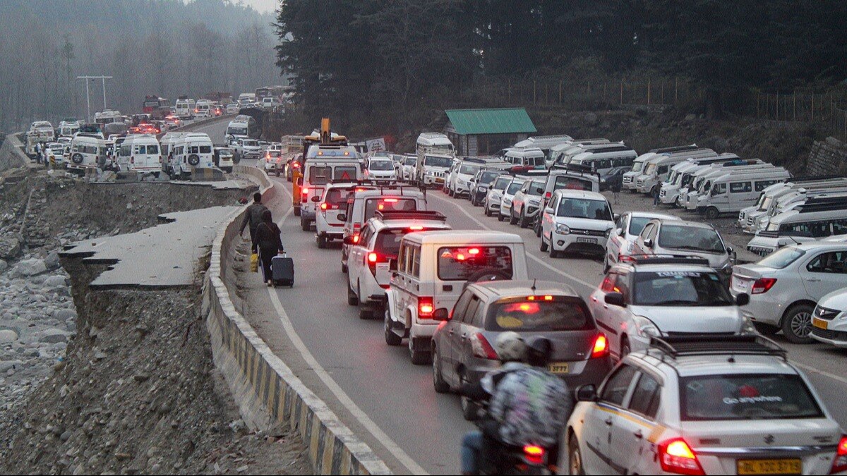 'This is an ecological disaster,' say netizens as thousands of tourists throng Himachal for Christmas, New Year 'This is an ecological disaster,' say netizens as thousands of tourists throng Himachal for Christmas, New Year