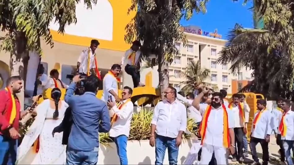 Bengaluru's civic body recently ordered all hotels, malls, and other shops to mandatorily use Kannada on their signboards. Bengaluru's civic body recently ordered all hotels, malls, and other shops to mandatorily use Kannada on their signboards.