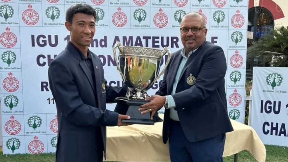 Subhash Tamang receives his All India Amateurs Trophy from Gaurav Ghosh, captain of the RCGC in Kolkata, Image courtesy IGU Subhash Tamang receives his All India Amateurs Trophy from Gaurav Ghosh, captain of the RCGC in Kolkata, Image courtesy IGU