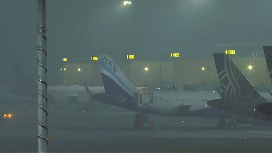 Dense fog alert: Delhi Airport faces delays and cancellation of flights Dense fog alert: Delhi Airport faces delays and cancellation of flights