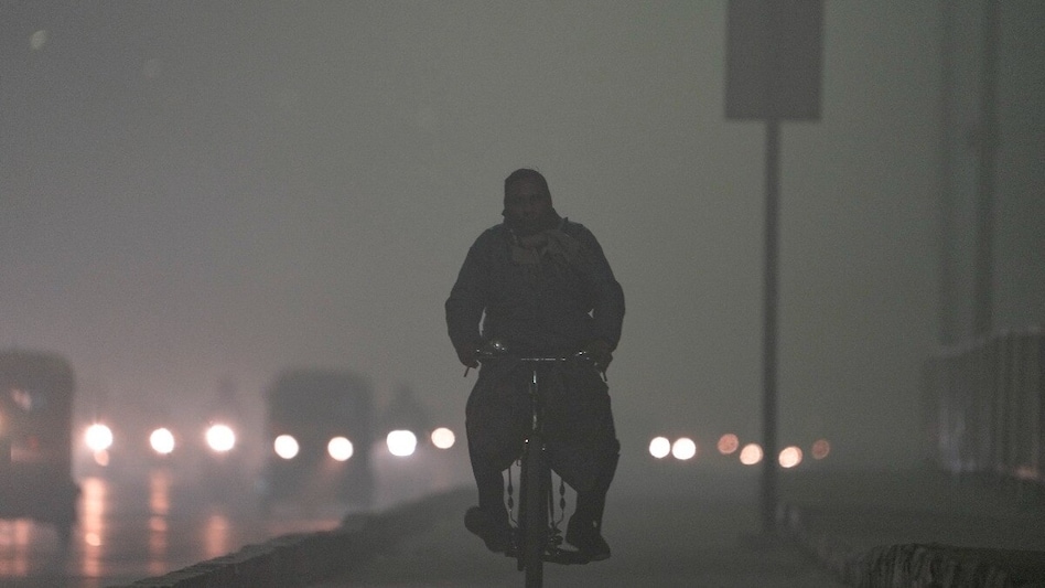 IMD predicts very dense fog over North India till Jan 4; flight, train operations to remain affected IMD predicts very dense fog over North India till Jan 4; flight, train operations to remain affected