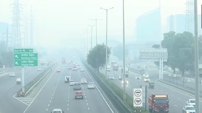 The government data showed that both PM10 and PM2.5 concentrations display fluctuations over the years. The government data showed that both PM10 and PM2.5 concentrations display fluctuations over the years.