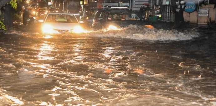 Due to heavy downpour, around 40 rivers and lakes around the Kovilpatti area reached their full capacity Due to heavy downpour, around 40 rivers and lakes around the Kovilpatti area reached their full capacity