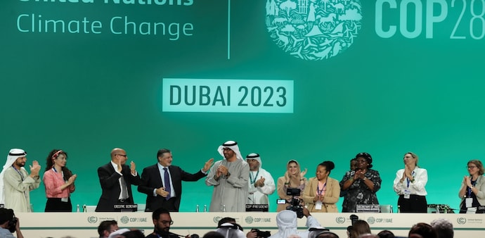 Nations strike deal at COP28 to transition away from fossil fuels (Photo: Reuters) Nations strike deal at COP28 to transition away from fossil fuels (Photo: Reuters)