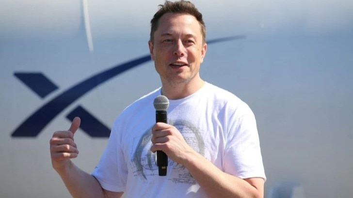 Elon Musk says humans should have cities on Mars and a moon base
