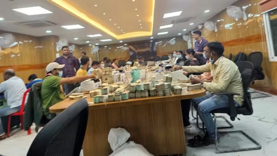 This comes amidst a heated political debate following Prime Minister Narendra Modi's recent attack on the Opposition over corruption. This comes amidst a heated political debate following Prime Minister Narendra Modi's recent attack on the Opposition over corruption.