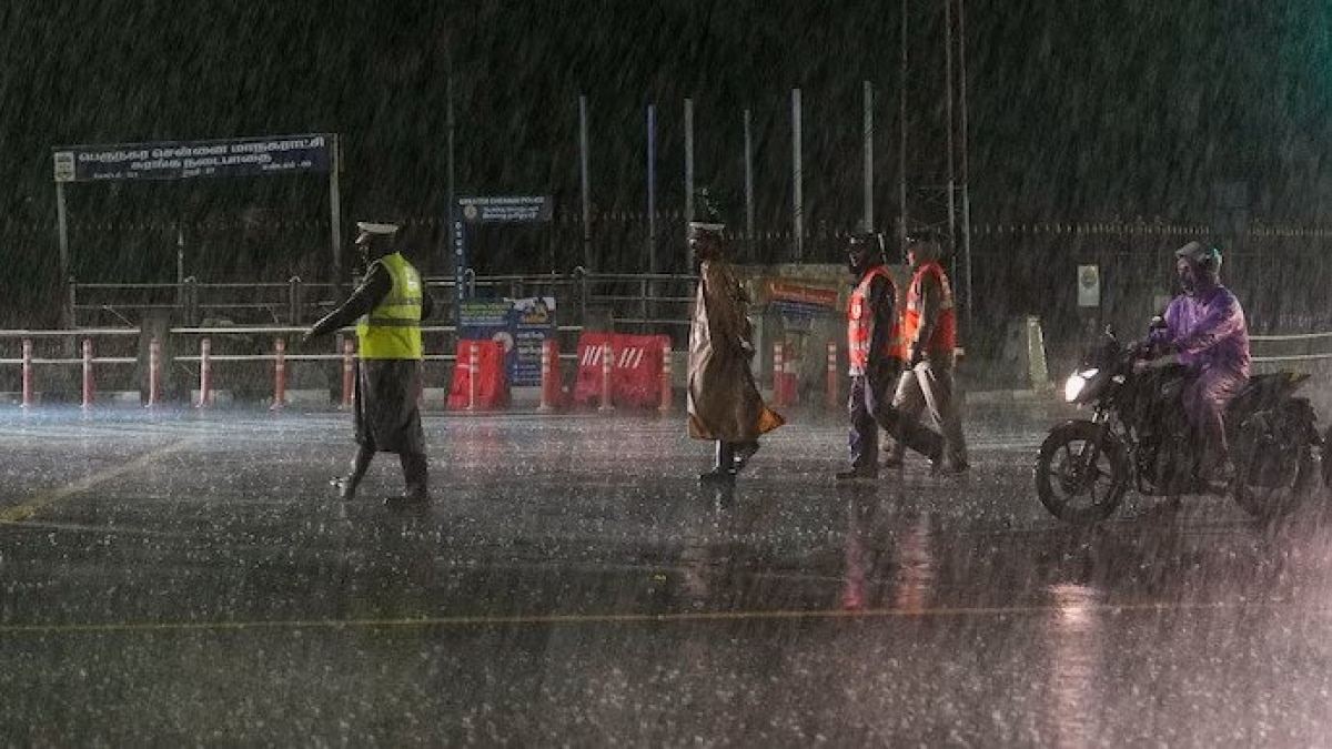 Many metro stations in Chennai experienced waterlogging due to heavy rainfall Many metro stations in Chennai experienced waterlogging due to heavy rainfall