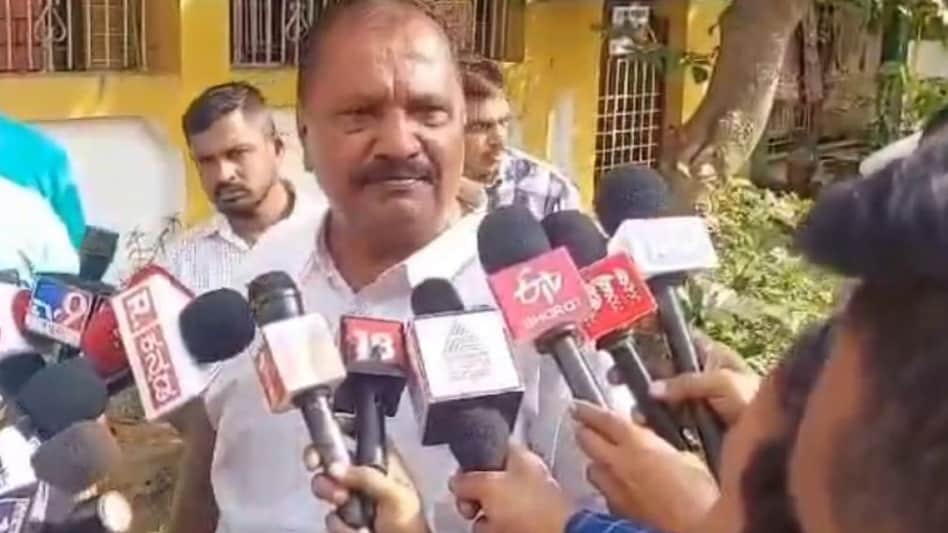 Manoranjan D is a resident of Mysore, Karnataka. He holds a Bachelor of Engineering degree in Computer Science from Vivekanand University in Bengaluru. Manoranjan D is a resident of Mysore, Karnataka. He holds a Bachelor of Engineering degree in Computer Science from Vivekanand University in Bengaluru.