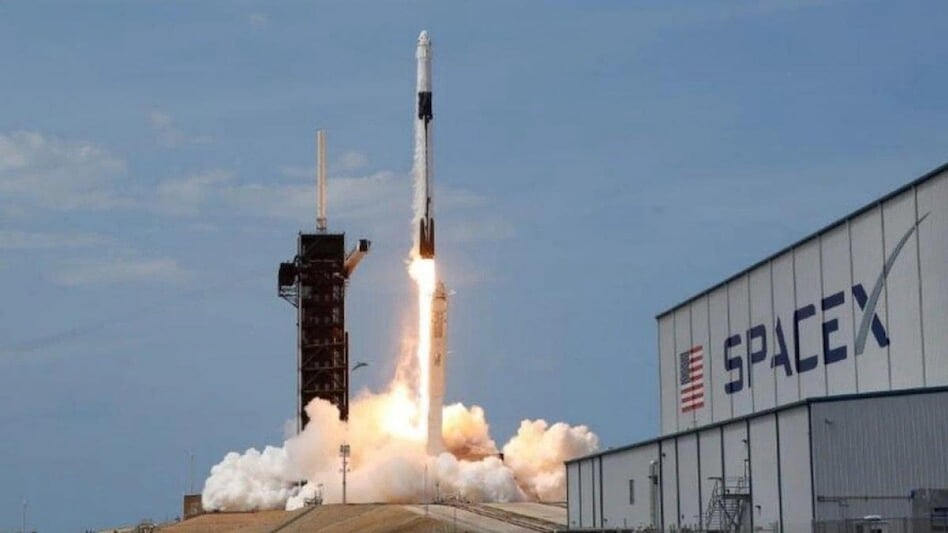 South Korea has contracted with the American company SpaceX to launch a total of five spy satellites by 2025 South Korea has contracted with the American company SpaceX to launch a total of five spy satellites by 2025