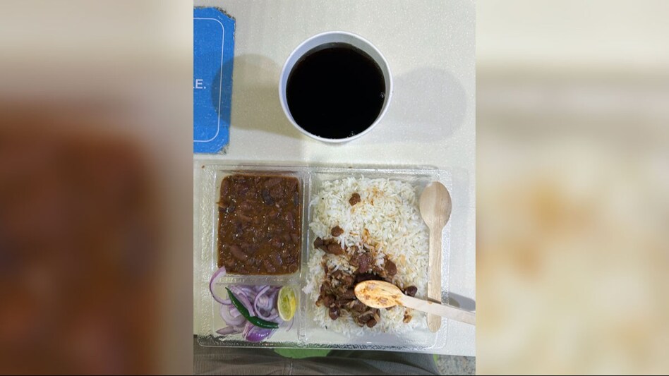 Nagpur man says Rs 500 for Rajma Chawal and Coke at airport is 'daylight robbery'; netizens say 'blame high rentals' Nagpur man says Rs 500 for Rajma Chawal and Coke at airport is 'daylight robbery'; netizens say 'blame high rentals'