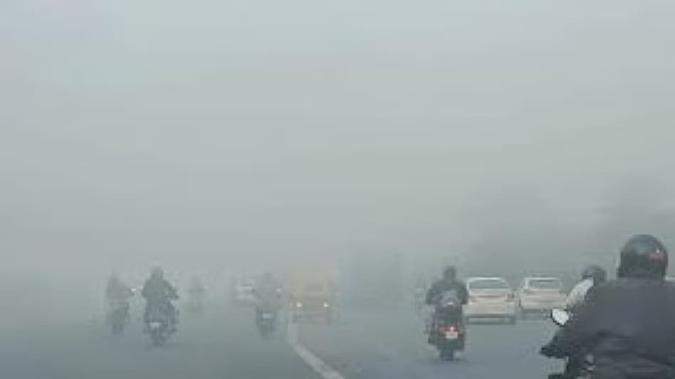 Delhi-NCR continues to grapple with cold day conditions Delhi-NCR continues to grapple with cold day conditions