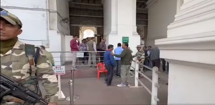 Police teams, including bomb disposal experts and sniffer dogs, swiftly reached the scene and cordoned off the area. Police teams, including bomb disposal experts and sniffer dogs, swiftly reached the scene and cordoned off the area.