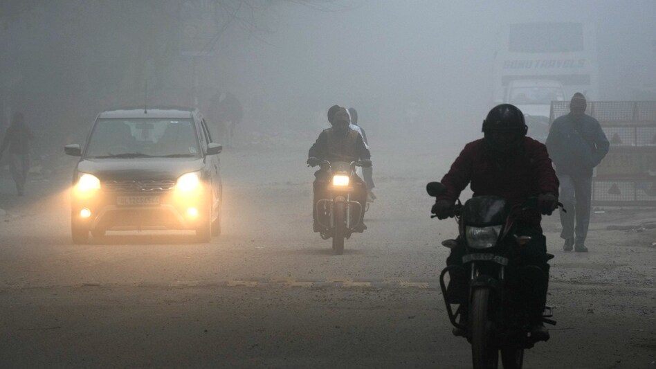 Delhi shivers at 3.9 degree Celsius; dense fog reported Delhi shivers at 3.9 degree Celsius; dense fog reported