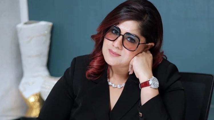 Vratika Gupta is also one of the first female owners of Rolls-Royce Cullinan Black Badge SUV, which is around Rs 12.25 crore. Vratika Gupta is also one of the first female owners of Rolls-Royce Cullinan Black Badge SUV, which is around Rs 12.25 crore.