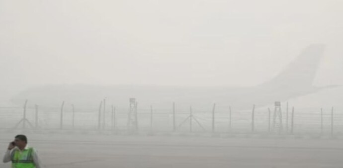 Delhi airport authorities have come under fire for only one operational CAT III equipped runway to handle flight operations amid dense fog Delhi airport authorities have come under fire for only one operational CAT III equipped runway to handle flight operations amid dense fog