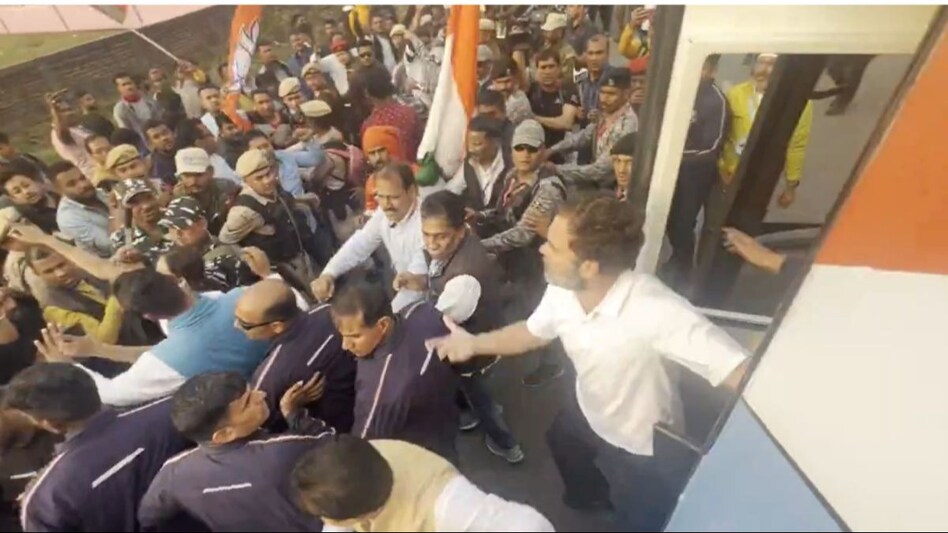 This incident occurred shortly after the Congress party reported an attack by BJP workers on the car of Congress leader Jairam Ramesh during the 'Bharat Jodo Nyay Yatra' in Assam. This incident occurred shortly after the Congress party reported an attack by BJP workers on the car of Congress leader Jairam Ramesh during the 'Bharat Jodo Nyay Yatra' in Assam.