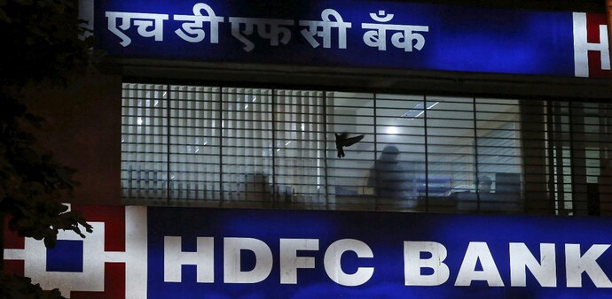 HDFC Bank shares are trading lower than the 5 day, 10 day, 100 day, 150 day and 200 day moving averages. HDFC Bank shares are trading lower than the 5 day, 10 day, 100 day, 150 day and 200 day moving averages.