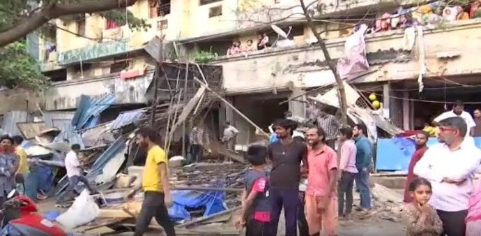 Mira Road clash: Illegal shops razed down Mira Road clash: Illegal shops razed down