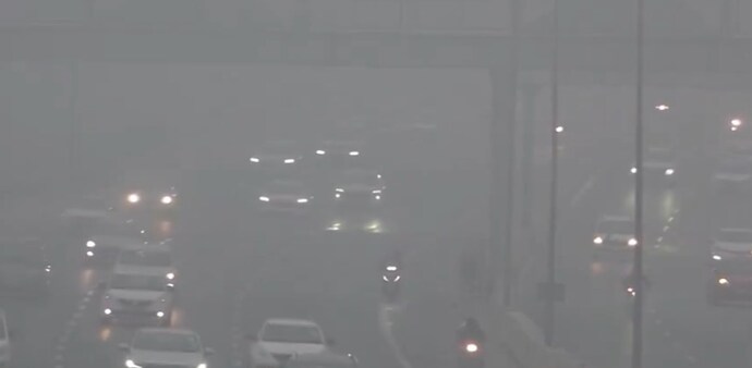 Delhi fog: Dense fog engulfed Delhi-NCR Delhi fog: Dense fog engulfed Delhi-NCR