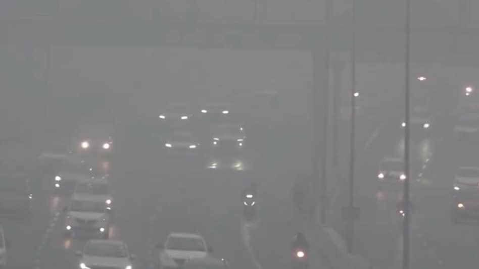 Delhi fog: Dense fog engulfed Delhi-NCR Delhi fog: Dense fog engulfed Delhi-NCR