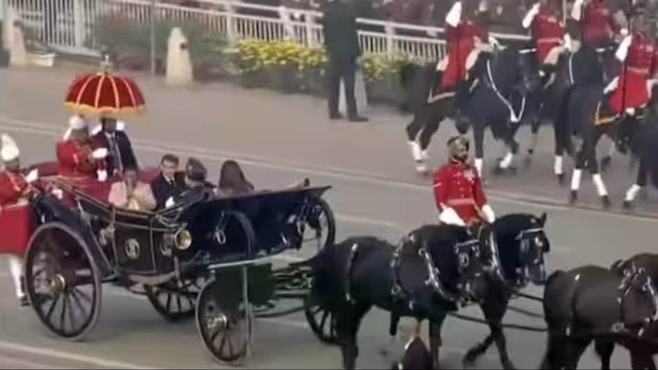President Murmu arrived on a 'buggy' at Kartavya Path ahead of the Republic Day parade in New Delhi on Friday President Murmu arrived on a 'buggy' at Kartavya Path ahead of the Republic Day parade in New Delhi on Friday