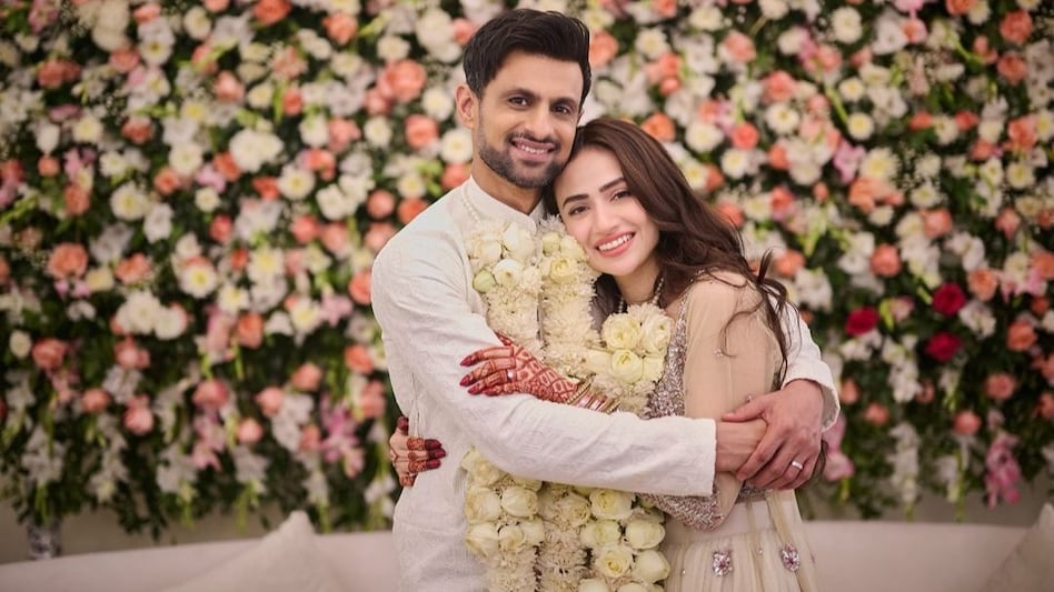 Sana Javed shares photo with Shoaib Malik. Sana Javed shares photo with Shoaib Malik.
