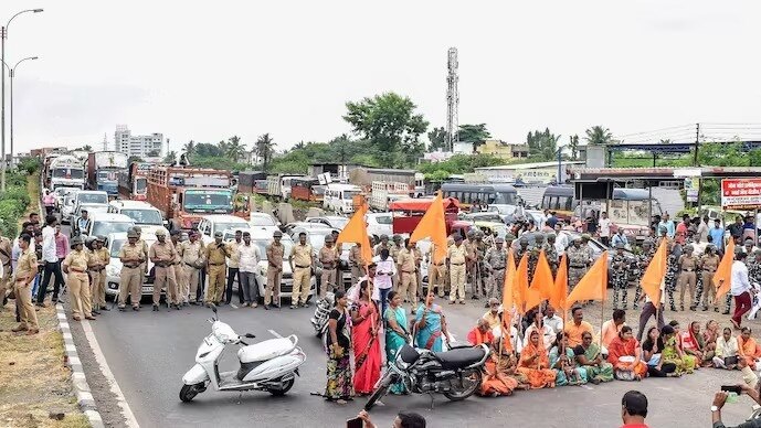 Maratha quota protesters demand decision for protests by 11 am tomorrow