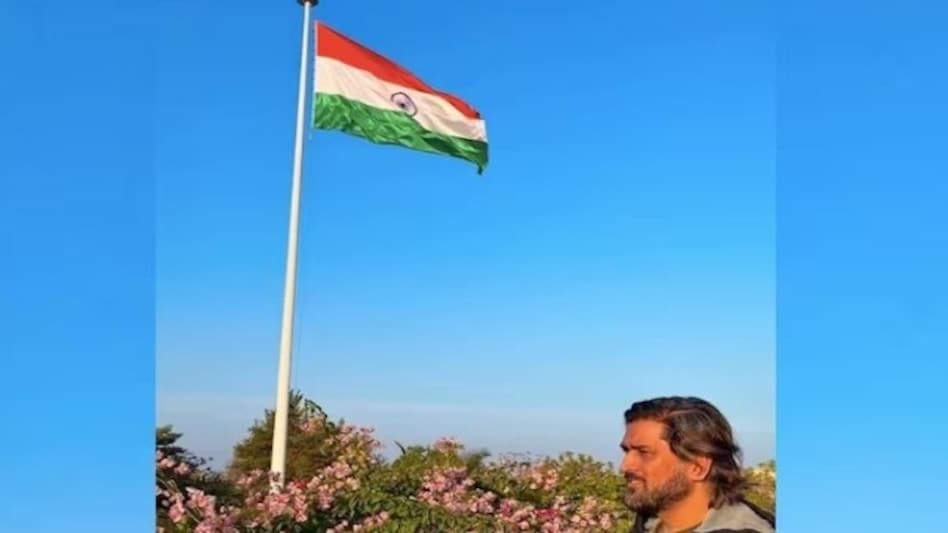 The video, which quickly went viral, was shared by his wife, Sakshi Dhoni, and featured the legendary sportsman standing proudly beside the Indian flag at their residence. The video, which quickly went viral, was shared by his wife, Sakshi Dhoni, and featured the legendary sportsman standing proudly beside the Indian flag at their residence.