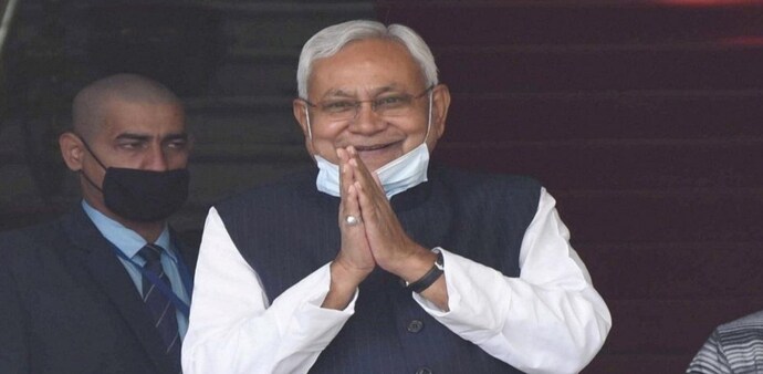नीतीश कुमार 9वीं बार सीएम पद की शपथ शाम 5 बजे लेंगे. नीतीश कुमार 9वीं बार सीएम पद की शपथ शाम 5 बजे लेंगे.