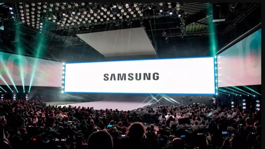 Fourth-quarter revenue fell 4% to 67.8 trillion won. Fourth-quarter revenue fell 4% to 67.8 trillion won.