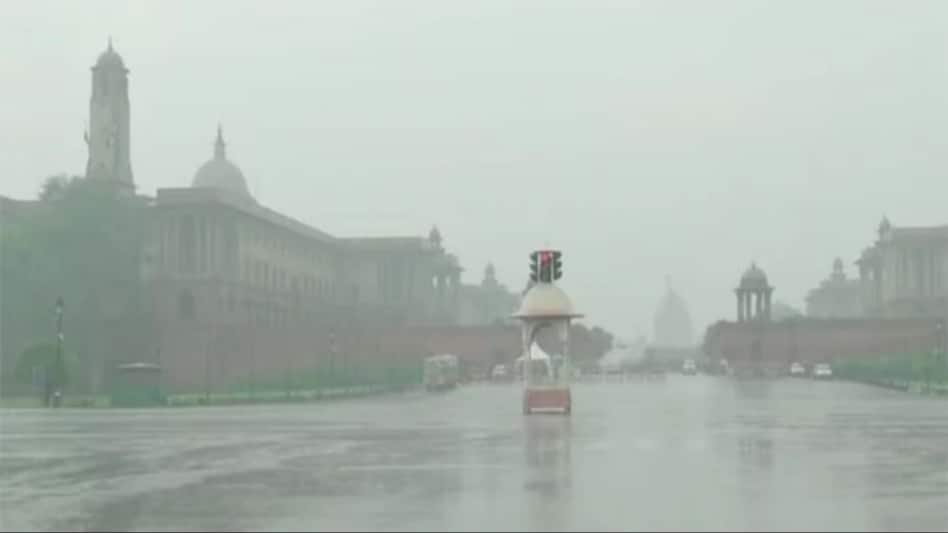 The Indian Meteorological Department (IMD) has warned that the area around the capital is expected to experience continued thunderstorms. The Indian Meteorological Department (IMD) has warned that the area around the capital is expected to experience continued thunderstorms.